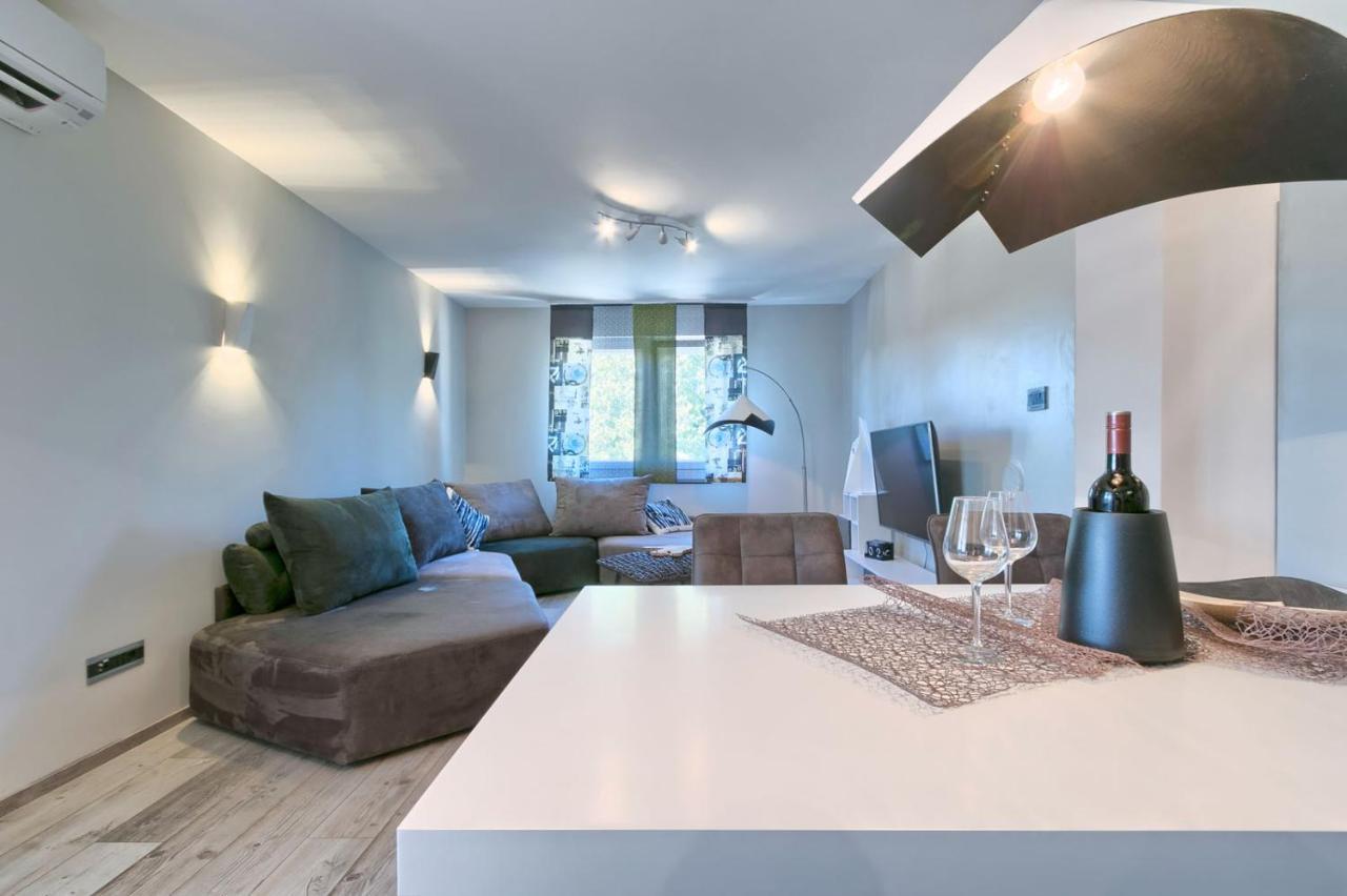 Modern Oasis Apartment Pula Buitenkant foto
