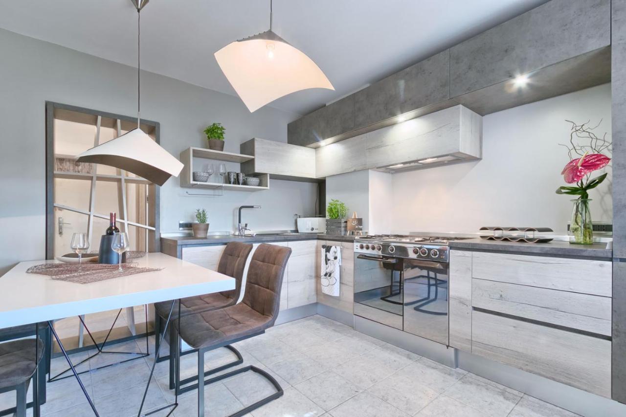 Modern Oasis Apartment Pula Buitenkant foto