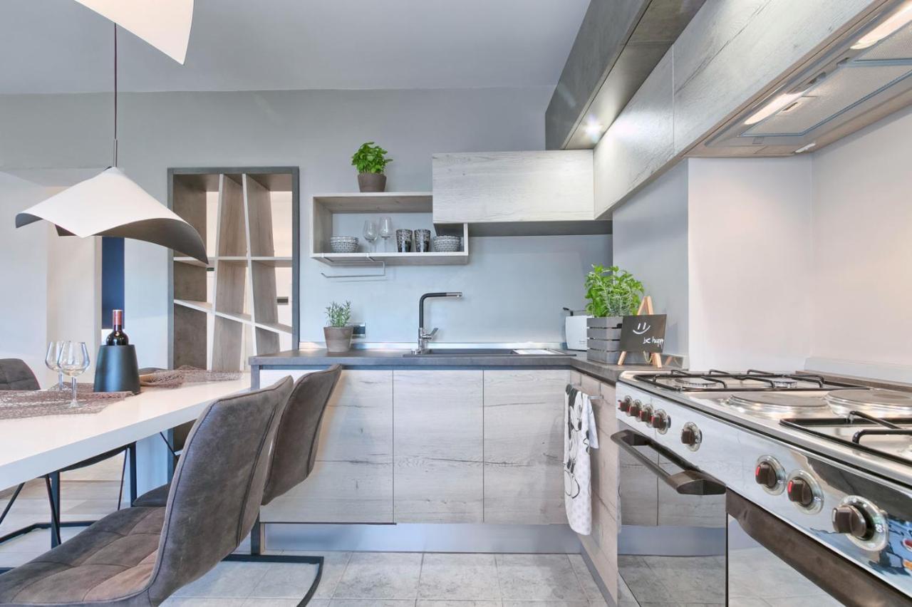 Modern Oasis Apartment Pula Buitenkant foto